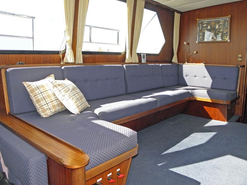 Saloon, Accommodation